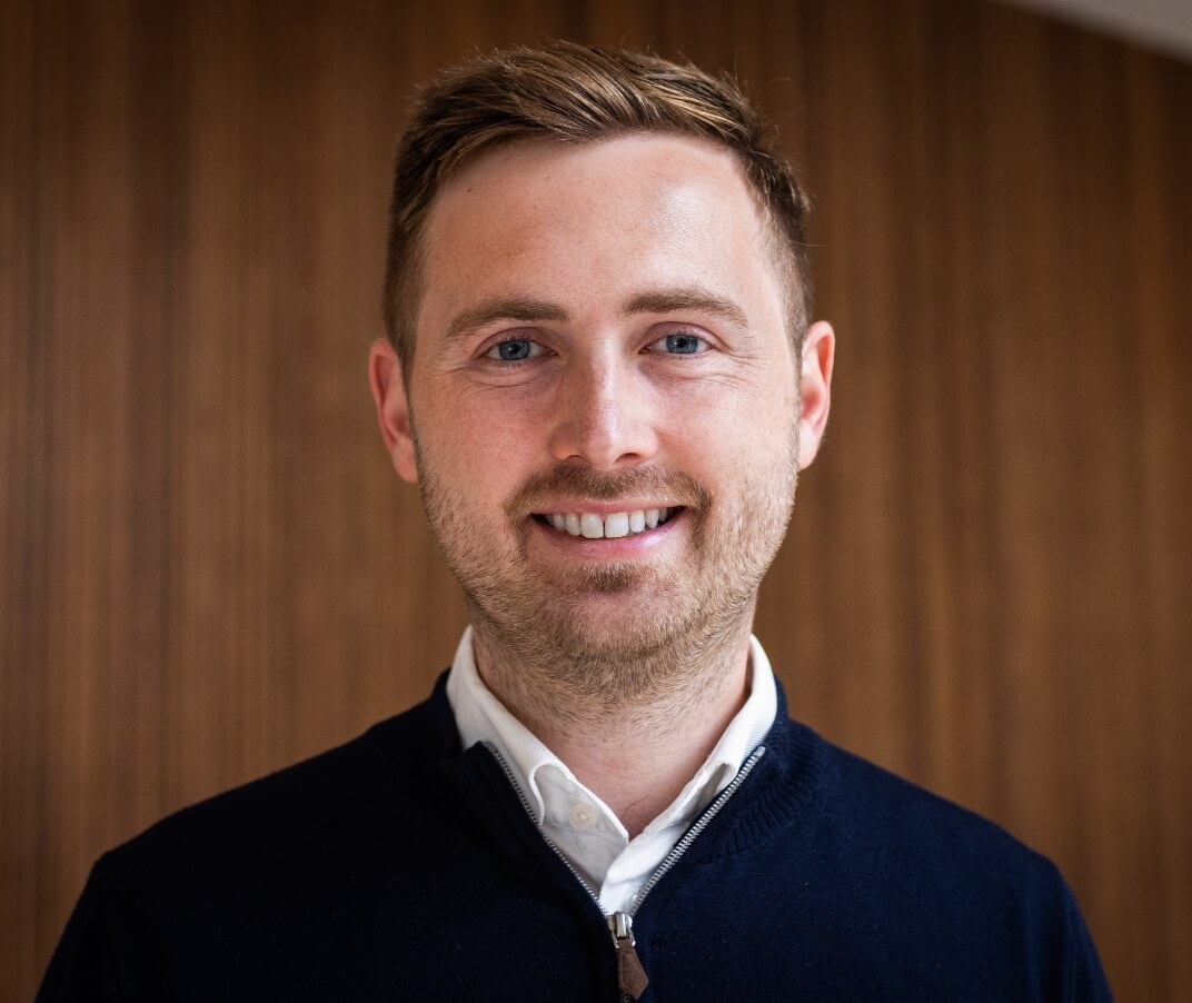 Portrætbillede af Andreas, der smiler til kameraet