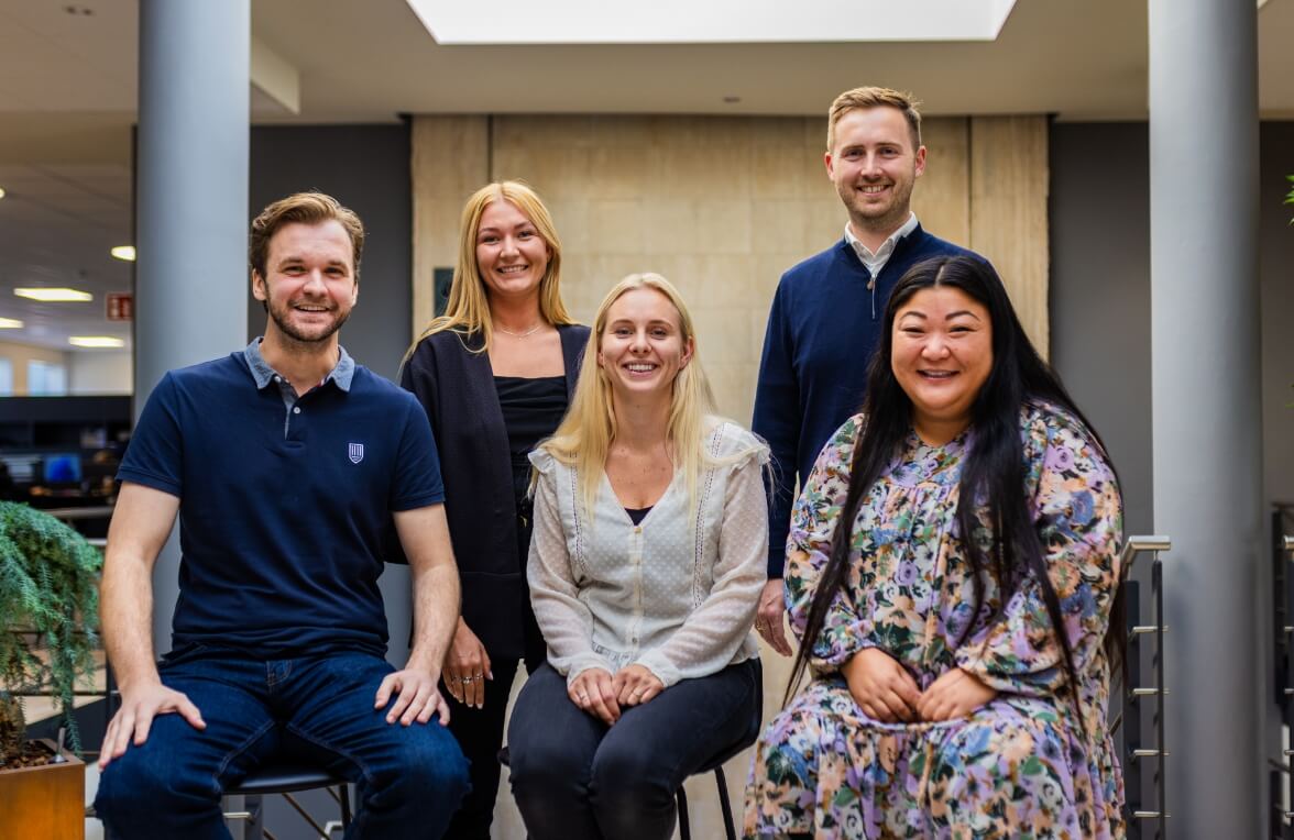 Gruppe af 5 medarbejdere fra Hovedkontoret